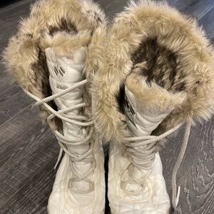 Columbia Women’s Minx Boot, Size 7, White/Cream